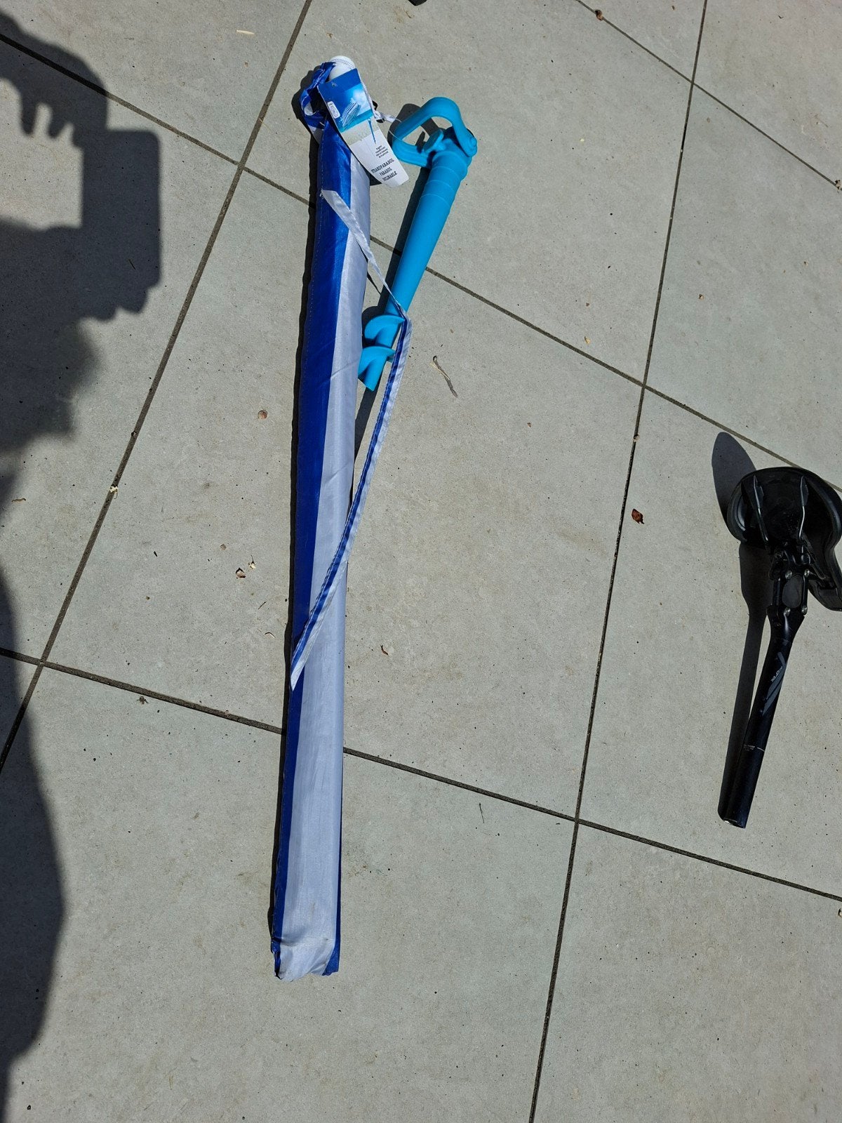 Strandparasol blauw-wit gestreept, Tuin en Terras, Parasols, Ophalen, Nieuw, 1 tot 2 meter, Strandparasol