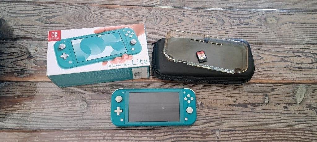 Nette Nintendo switch lite turquoise met game en etui !!, Spelcomputers en Games, Spelcomputers | Nintendo Switch Lite, Ophalen