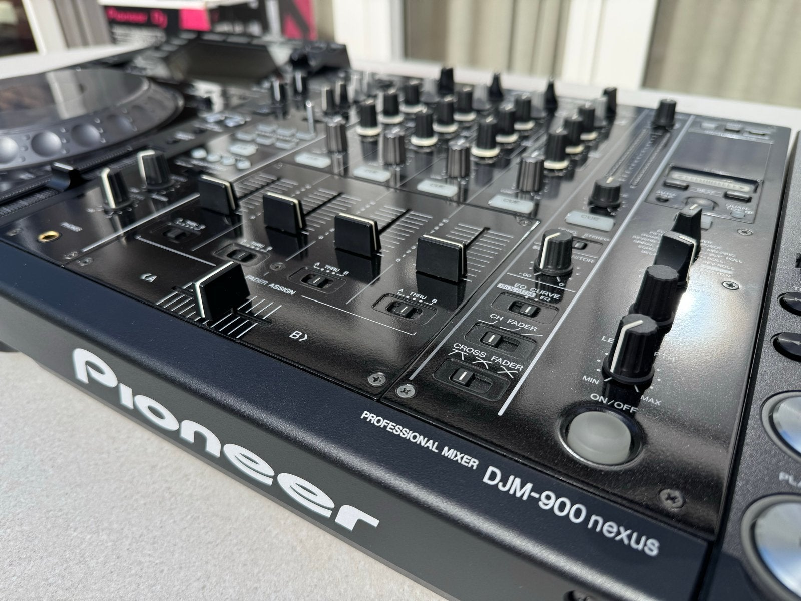 Foto 10 van Pioneer DJ-set: 2x CDJ-2000NXS & DJM-900NXS