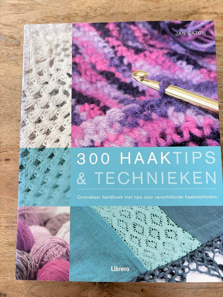 300 Haaktips & Technieken - Handboek voor Haken, Hobby en Vrije tijd, Breien en Haken, Ophalen of Verzenden, Zo goed als nieuw
