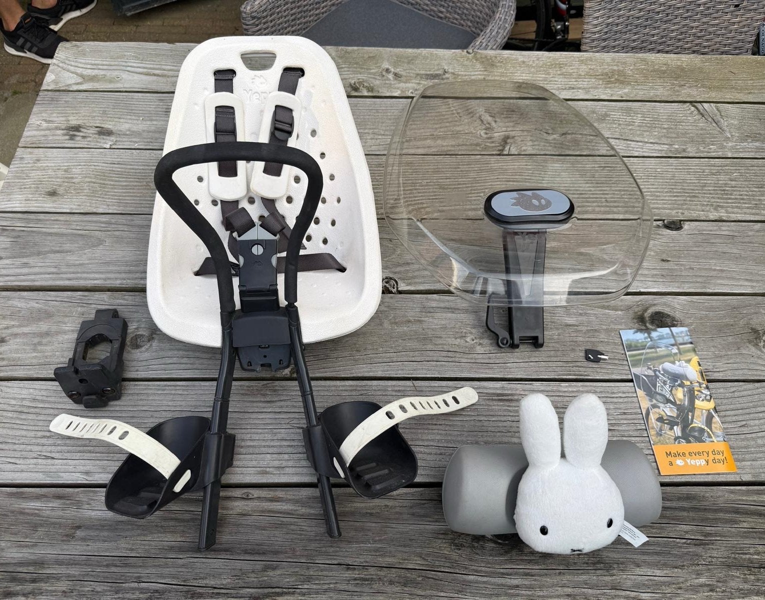 Thule Yepp Mini fietsstoeltje met windscherm en slaaprol, Fietsen en Brommers, Ophalen, Voorzitje, 0 t/m 13 kg, Gebruikt