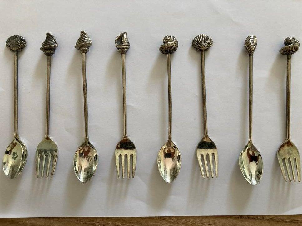 Set van 8 zilverkleurige lepels en vorkjes met schelpen, Ophalen of Verzenden