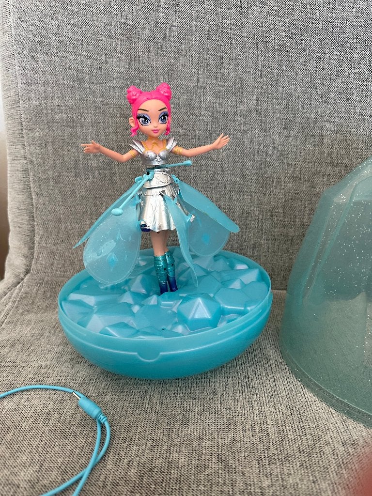 vliegende Elsa pop Frozen, Ophalen of Verzenden, Zo goed als nieuw, Overige typen