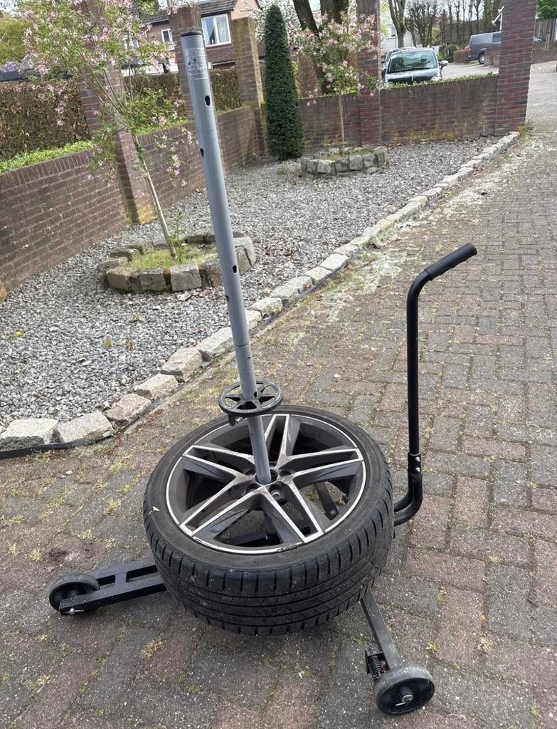 Velgenboomwagen verrijdbaar voor 4 wielen met beschermhoes, Auto diversen, Velgenbomen, Ophalen of Verzenden, Zo goed als nieuw