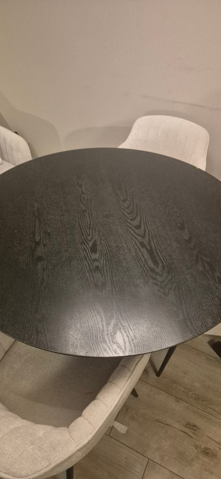 Ronde zwarte eettafel met lichte beschadiging, Huis en Inrichting, Gebruikt, Rond, Ophalen of Verzenden, 100 tot 150 cm