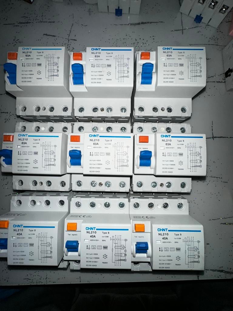 CHNT NL210 40A/63A Aardlekschakelaars en NB1-63H C40, Ophalen of Verzenden, Zo goed als nieuw, Overige typen