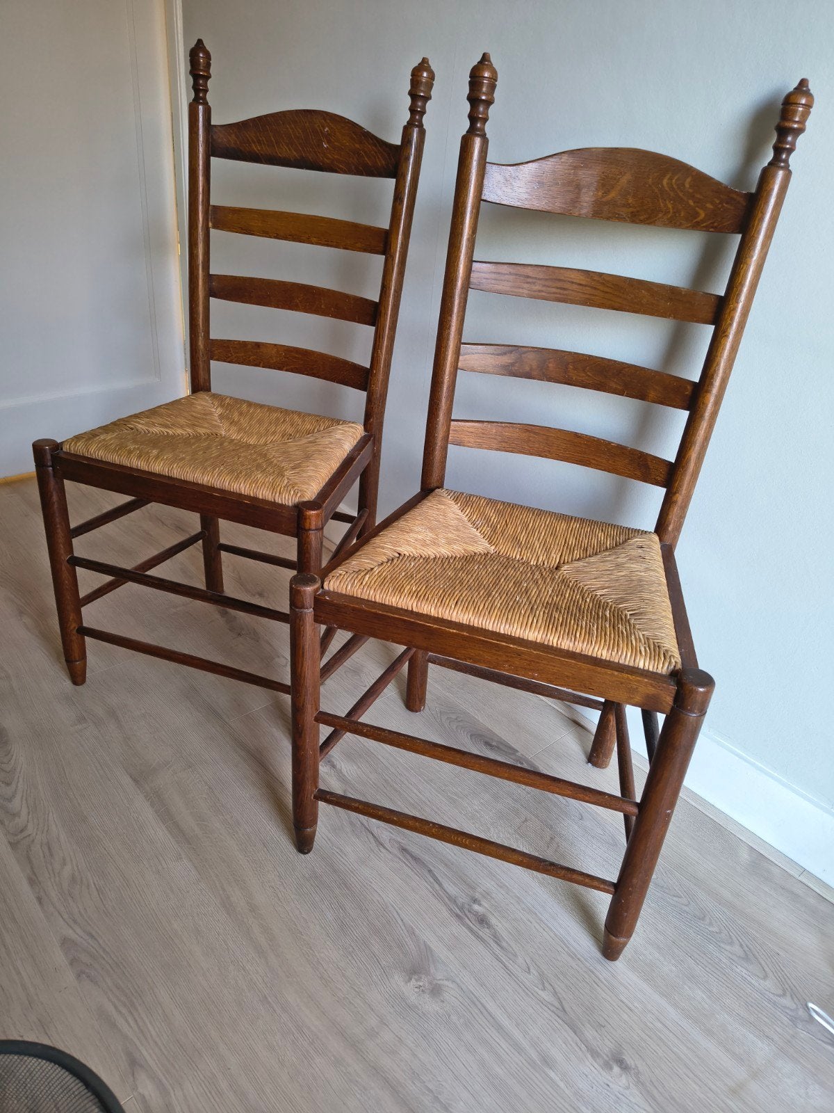 2 stoelen met biezen zitting, Huis en Inrichting, Stoelen, Ophalen