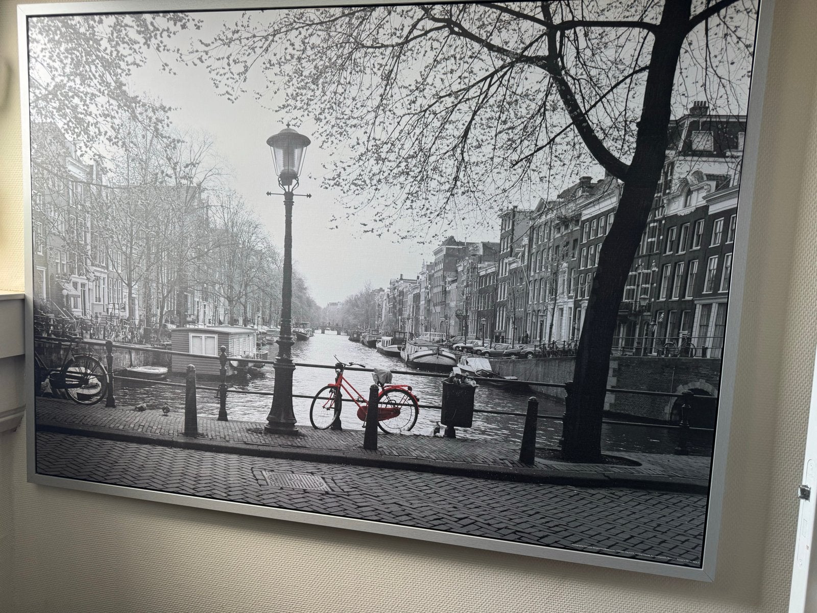 Amsterdam Gracht met Rode Fiets - Zwart-wit Canvas, 50 – 75, Ophalen of Verzenden, 75 tot 100 cm, Print