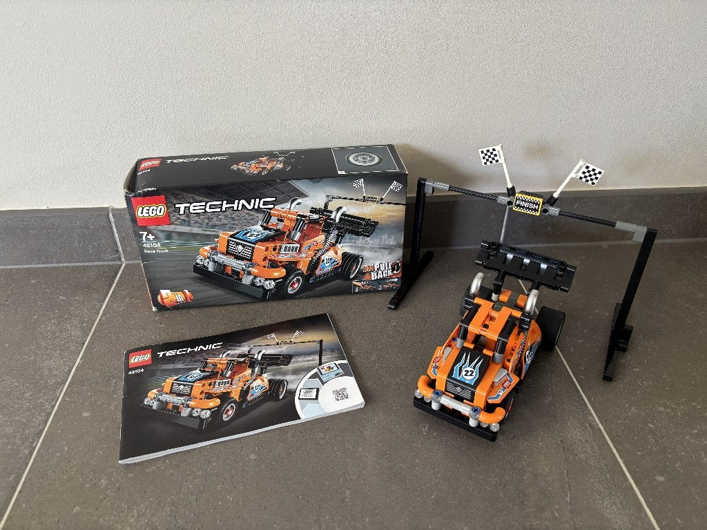 Lego Technic 42104 Race Truck met doos en instructies, Compleet, Lego, Ophalen of Verzenden, Zo goed als nieuw