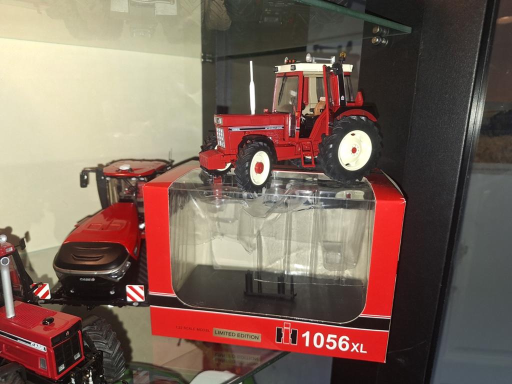 Miniatuur International 1056xl verbouwd, Ophalen of Verzenden, Tractor of Landbouw, Overige merken