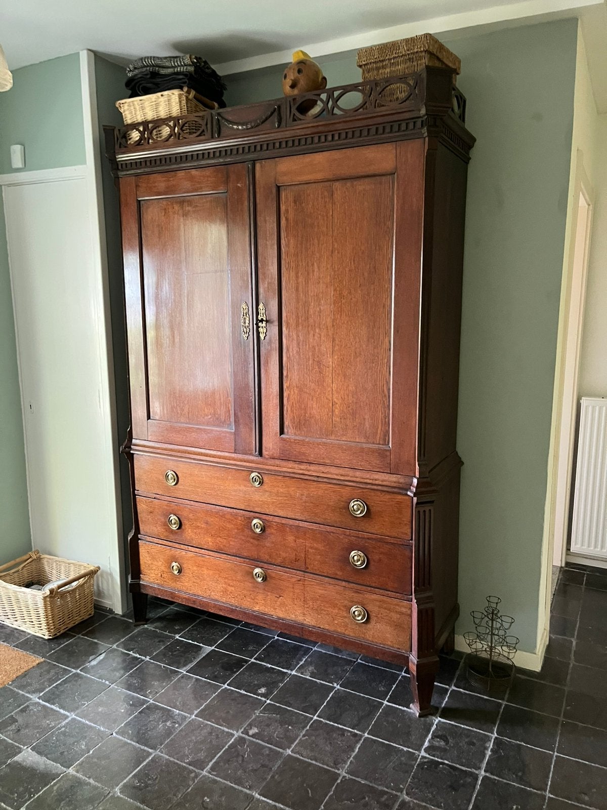 Eikenhouten louis seize kabinet met hekje, Antiek en Kunst, Antiek | Meubels | Kasten, Ophalen of Verzenden