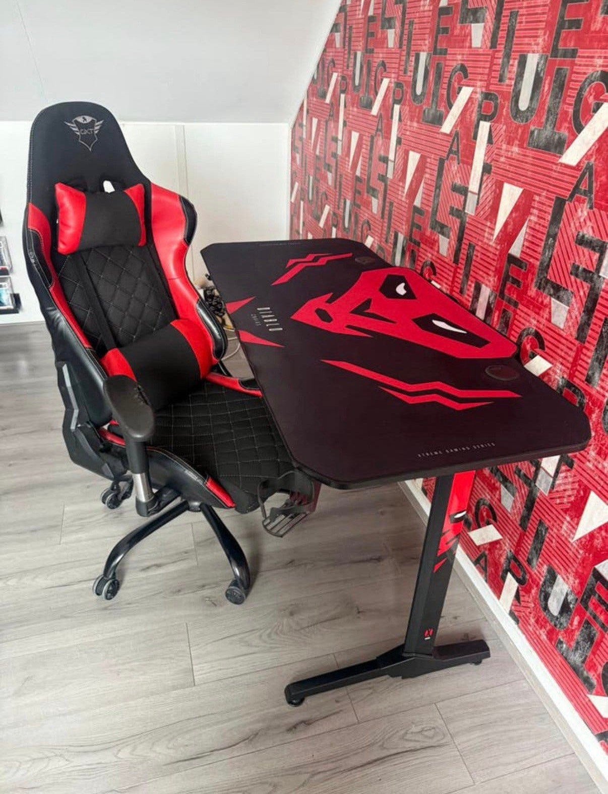 Mooie game bureau en gamestoel van Diablo X- Gamer Chairs, Spelcomputers en Games, Ophalen, Zo goed als nieuw