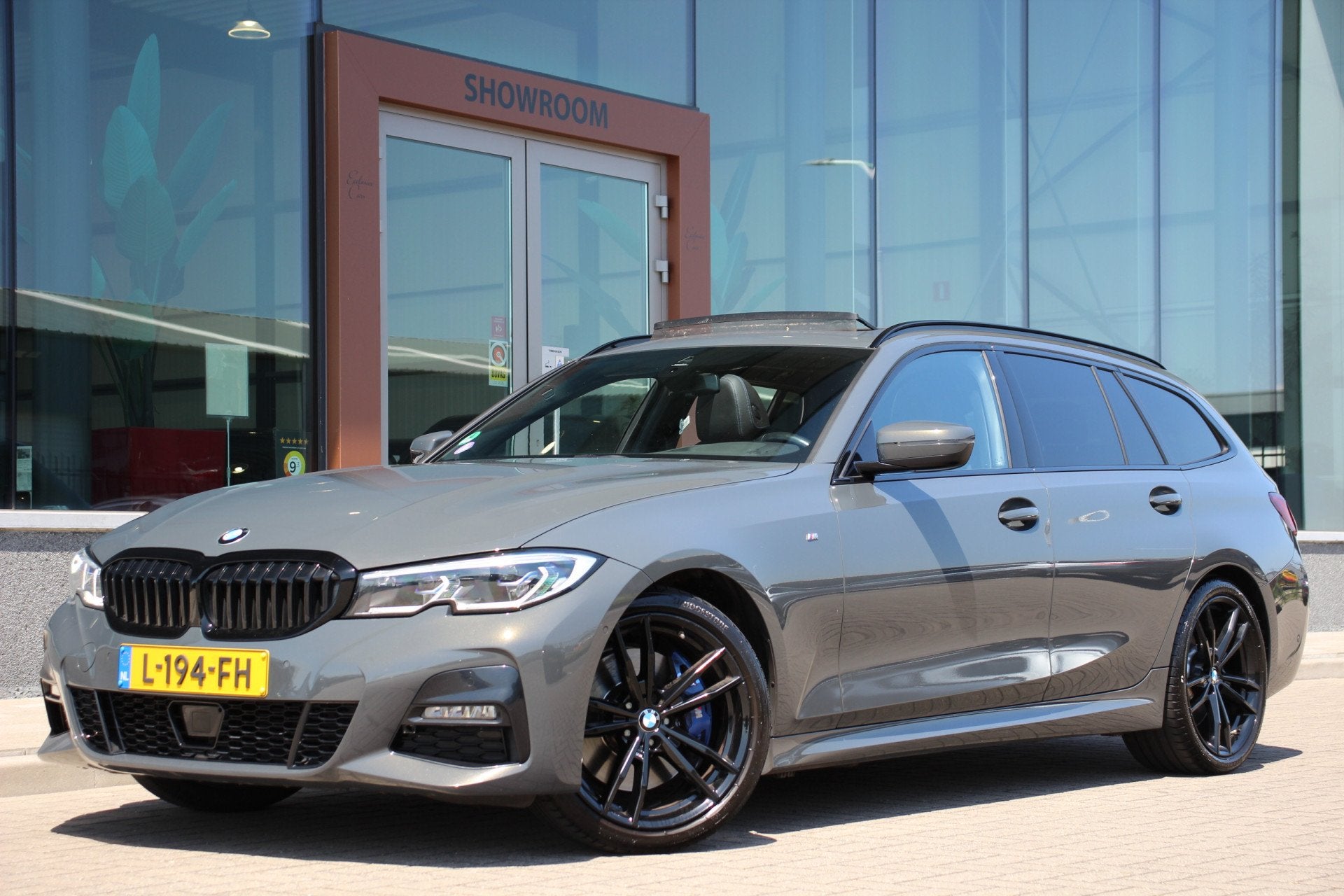 BMW 3 Serie Touring 320i High Executive M Pakket | Pano | La, Auto's, Automaat, 1998 cc, Achterwielaandrijving, Gebruikt