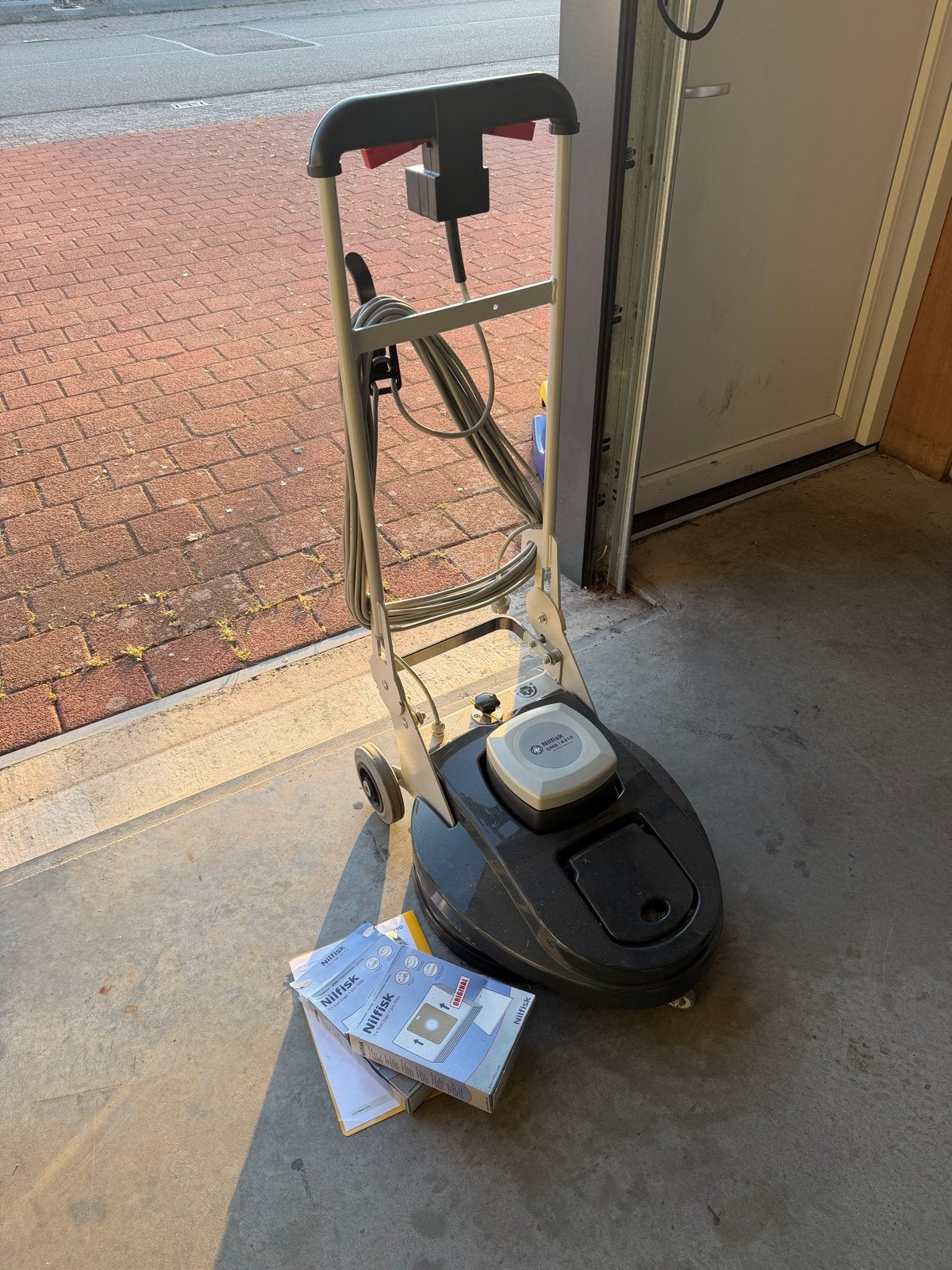 Nilfisk eenschijfsmachine voor professionele reiniging, Ophalen, Gebruikt, Schrobmachine