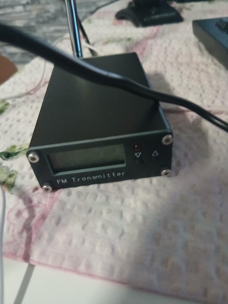 fm zender 0,5 watt compleet 13 euro liefs ophalen  voorkeur, Ophalen, Zo goed als nieuw, Zender