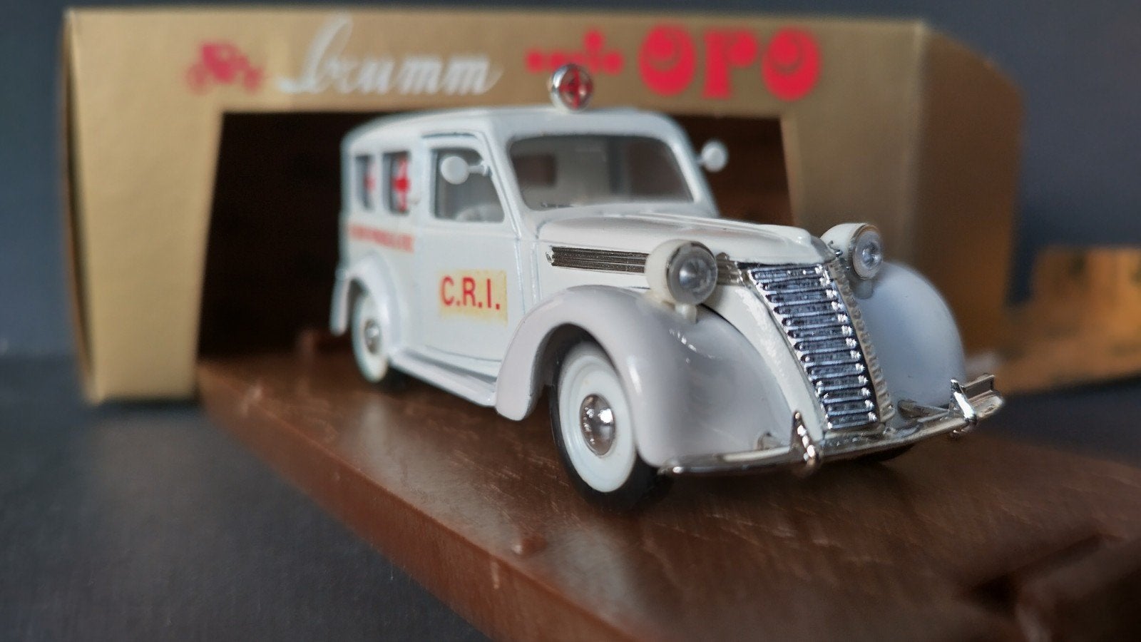 Fiat 1100 E Ambulance Croce Rossa 1:43 Brumm Pol, Hobby en Vrije tijd, Overige merken, Auto, Verzenden, .