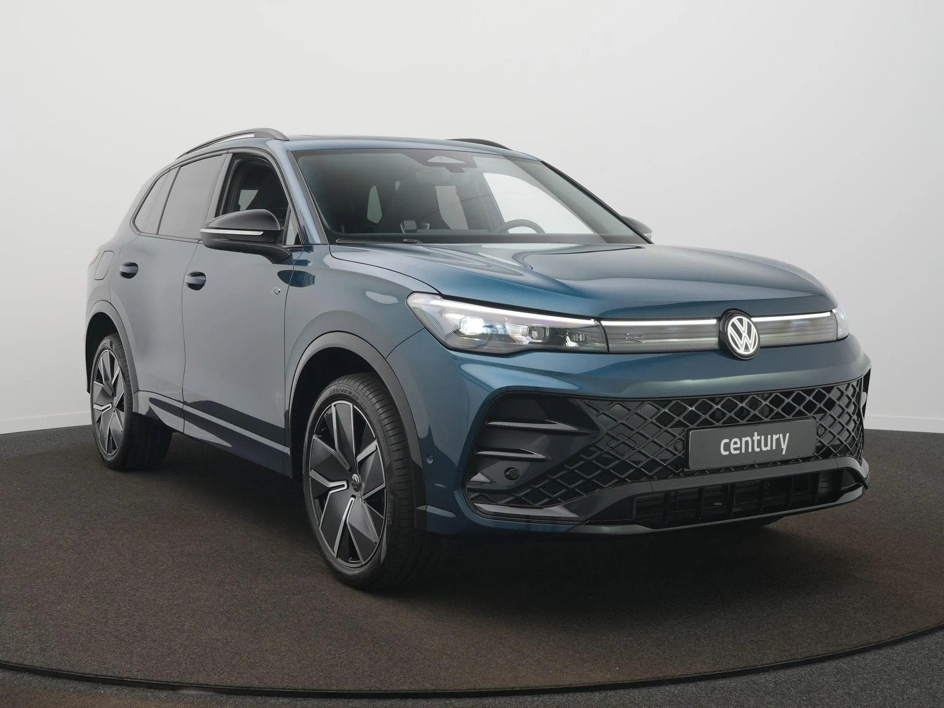 Volkswagen Tiguan R-Line Edition 1.5 eHybrid 150 kW / 204 PK, Automaat, Stof, 1498 cc, 1766 kg