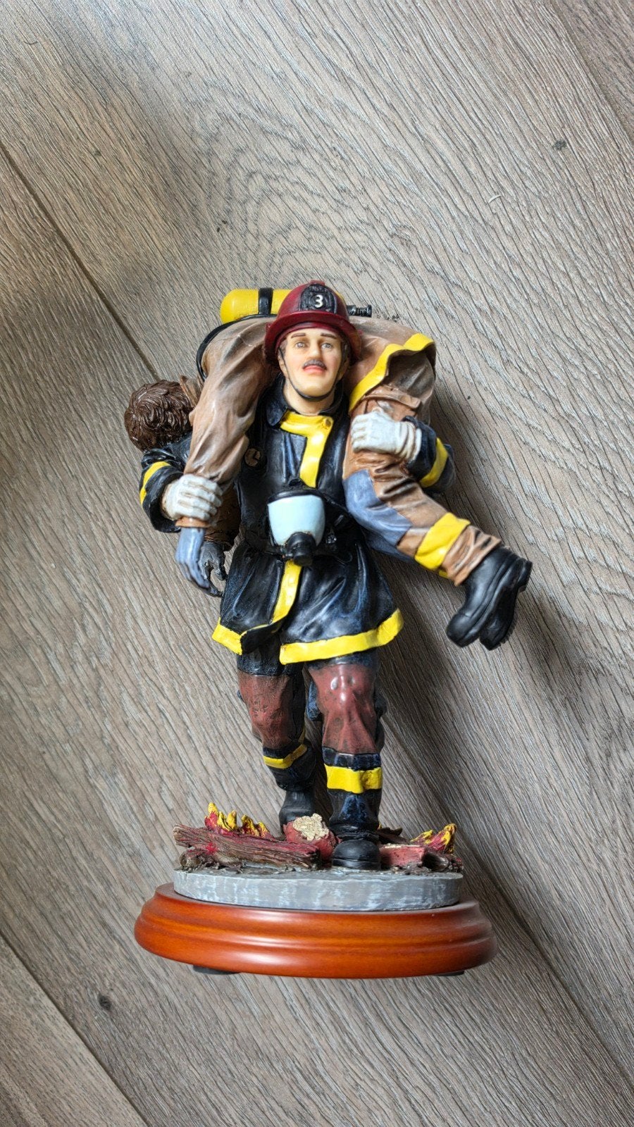 Red Hats of Courage "Hero III" Brandweerman Beeldje, Verzamelen, Beelden en Beeldjes, Ophalen of Verzenden