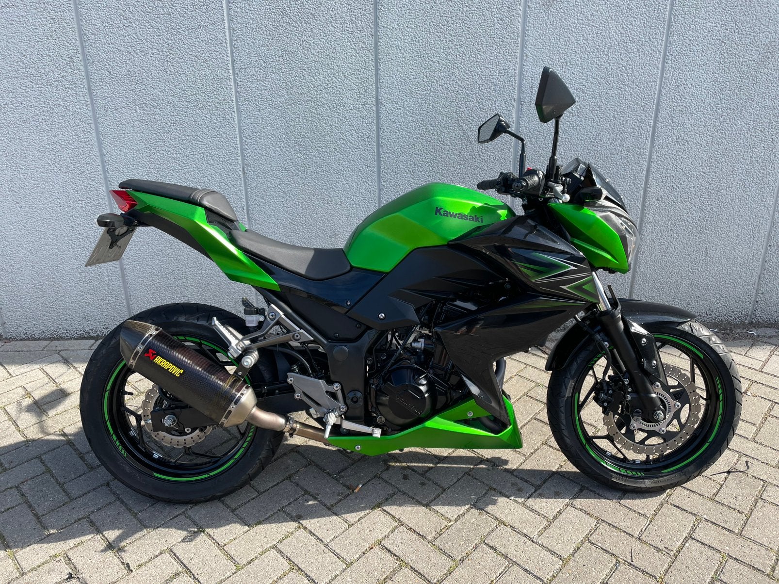 Kawasaki Z 300 ABS, Bedrijf, Naked bike