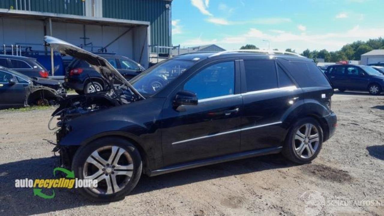Mercedes-Benz ML II onderdelen (kleur: 197,obsidiaanzwart -