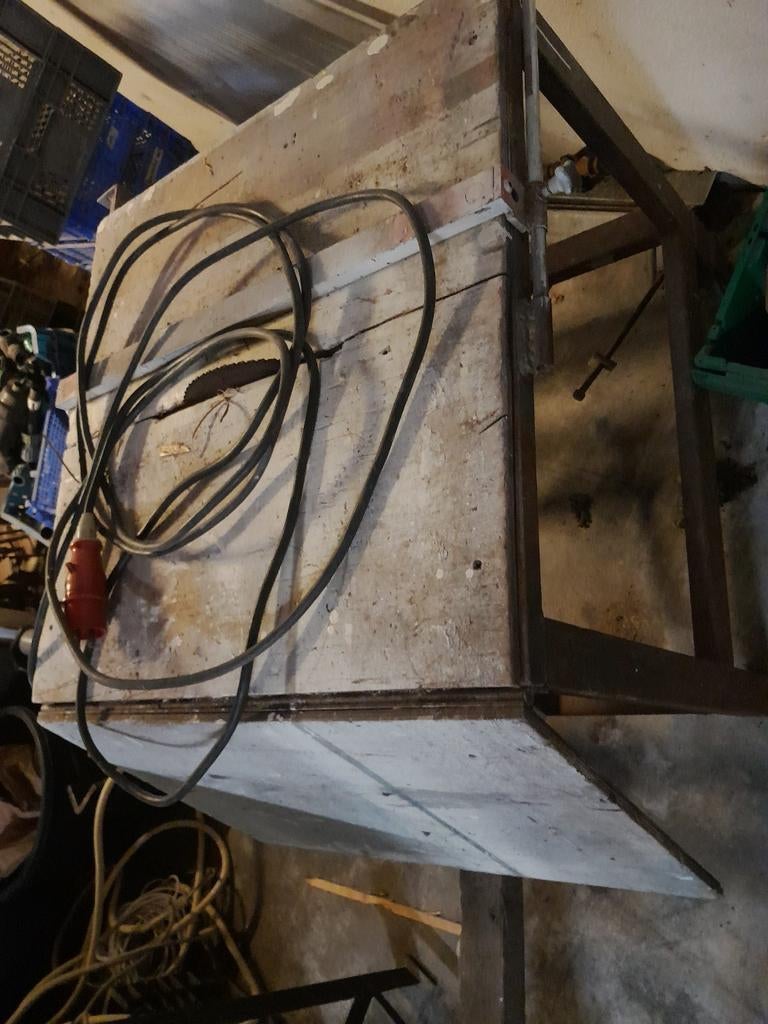 Robuuste zaagtafel met krachtstroomaansluiting, Ophalen of Verzenden, Gebruikt