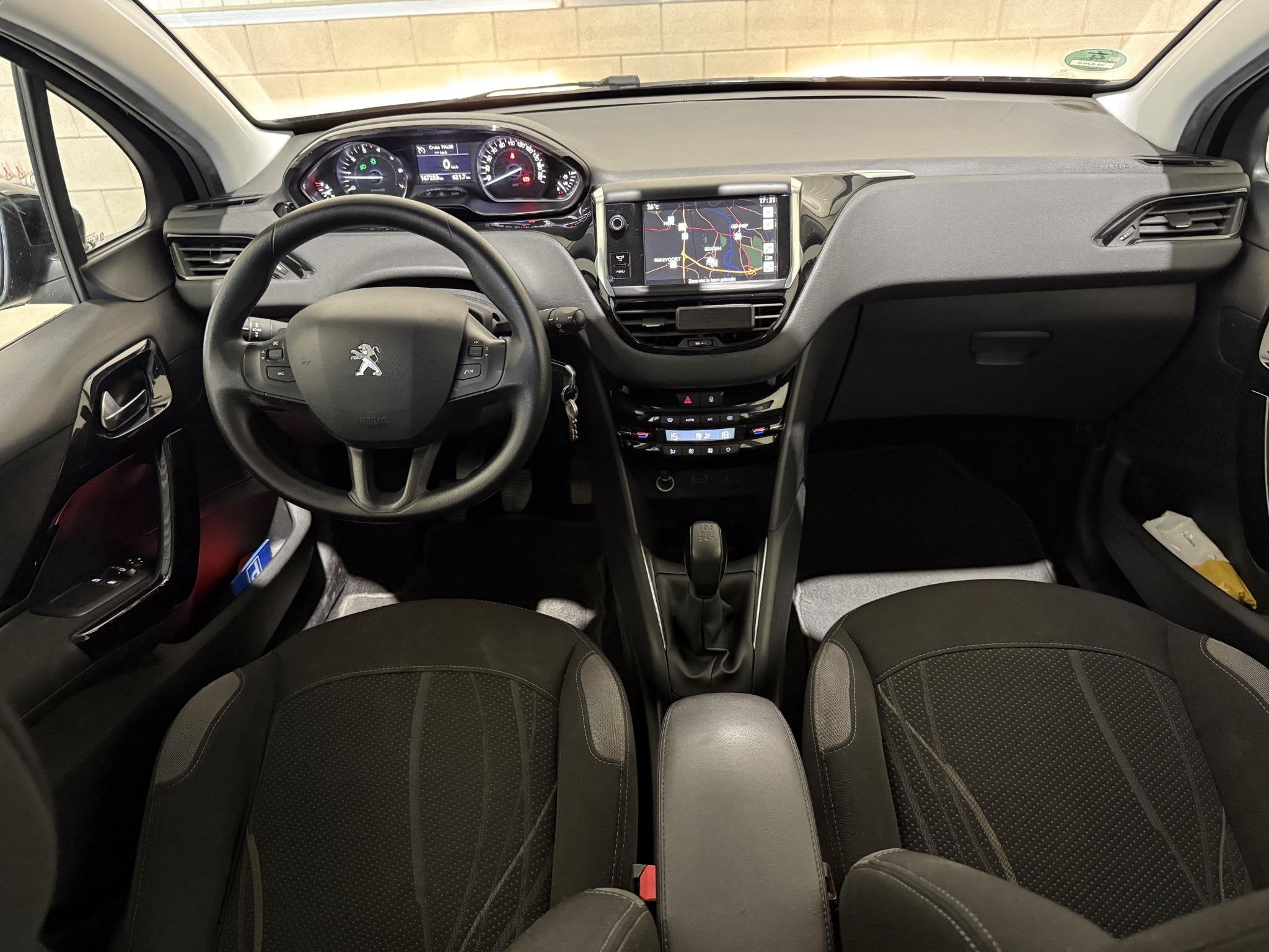 Peugeot 208 1.2 VTi Access Touchscreen/ Airco/ Navi Lees bes, Auto's, Voorwielaandrijving, Euro 5, Stof, Gebruikt