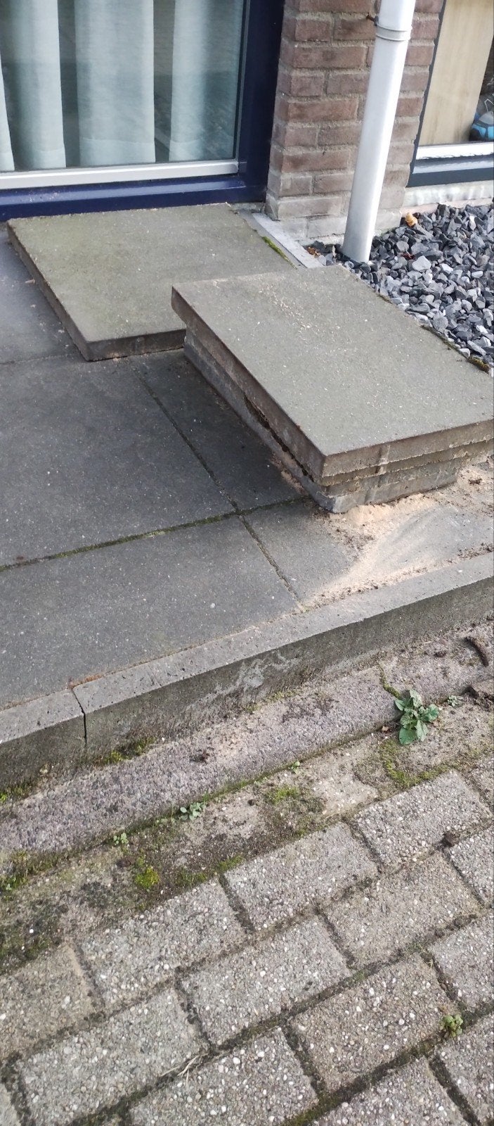 Gratis af te halen: 4 hele tuintegels 60 x 60, Ophalen, Gebruikt, Beton, Terrastegels