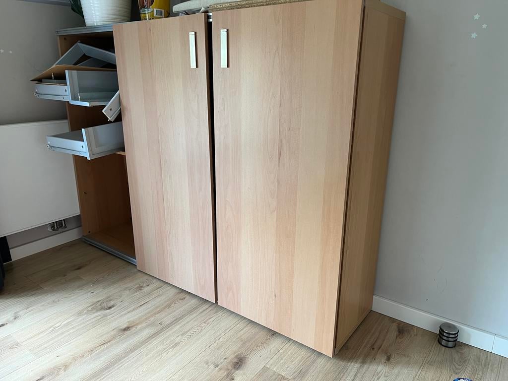 Gratis Ikea Besta kast met schuifdeuren en lades (op te hale, Ophalen, Gebruikt, 100 tot 150 cm, 150 tot 200 cm