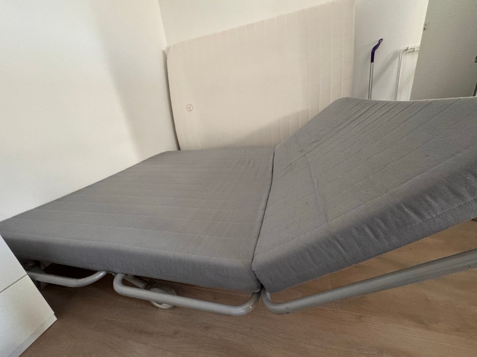 Opvouwbaar logeerbed met matras - Grijs/ Grey sofa bed, Ophalen, Gebruikt, Eenpersoons, 80 cm