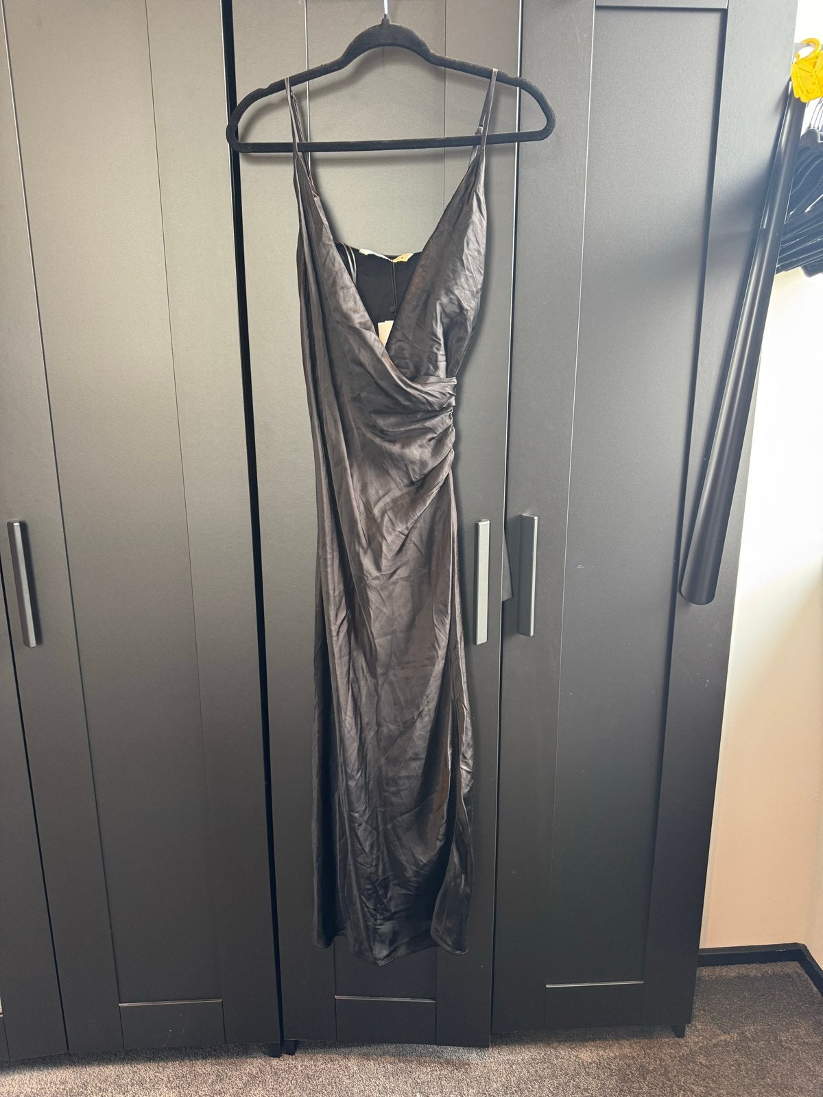 Zwarte satijnen jurk van Zara, maat S, Kleding | Dames, Jurken, Zwart, Nieuw, Ophalen of Verzenden, Maat 36 (S)