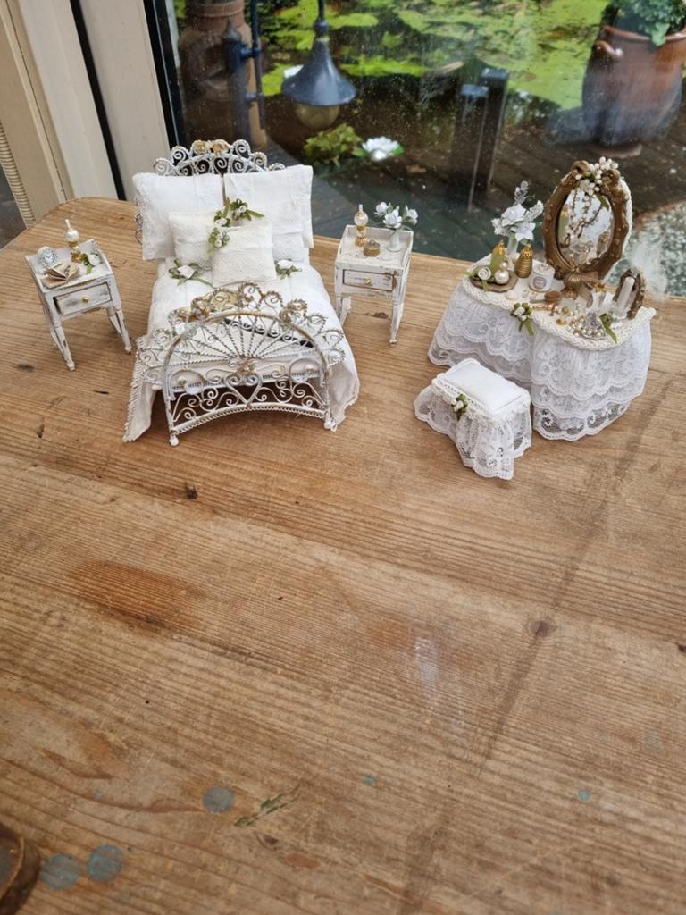 Prachtig setje voor poppenhuis 1.12, Ophalen of Verzenden, Zo goed als nieuw, Poppenhuis