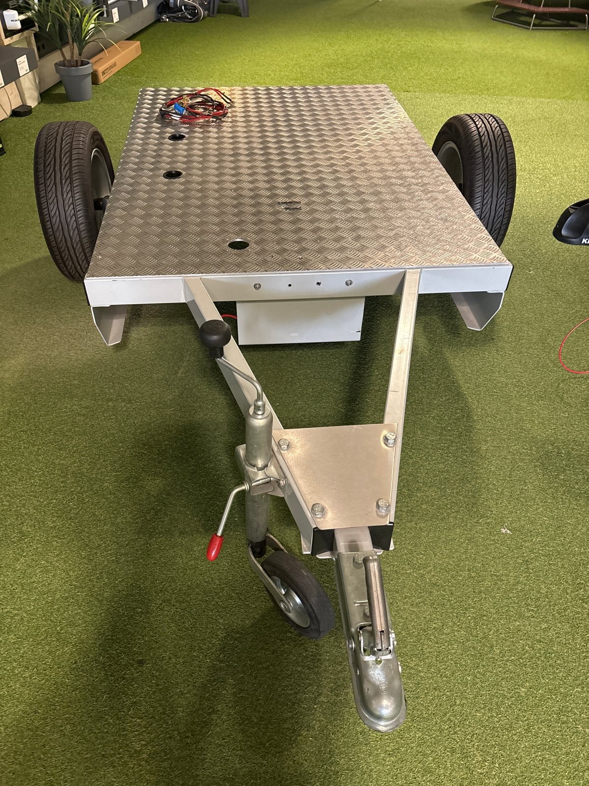 Compacte aanhanger met aluminium traanplaat, Ophalen, Gebruikt