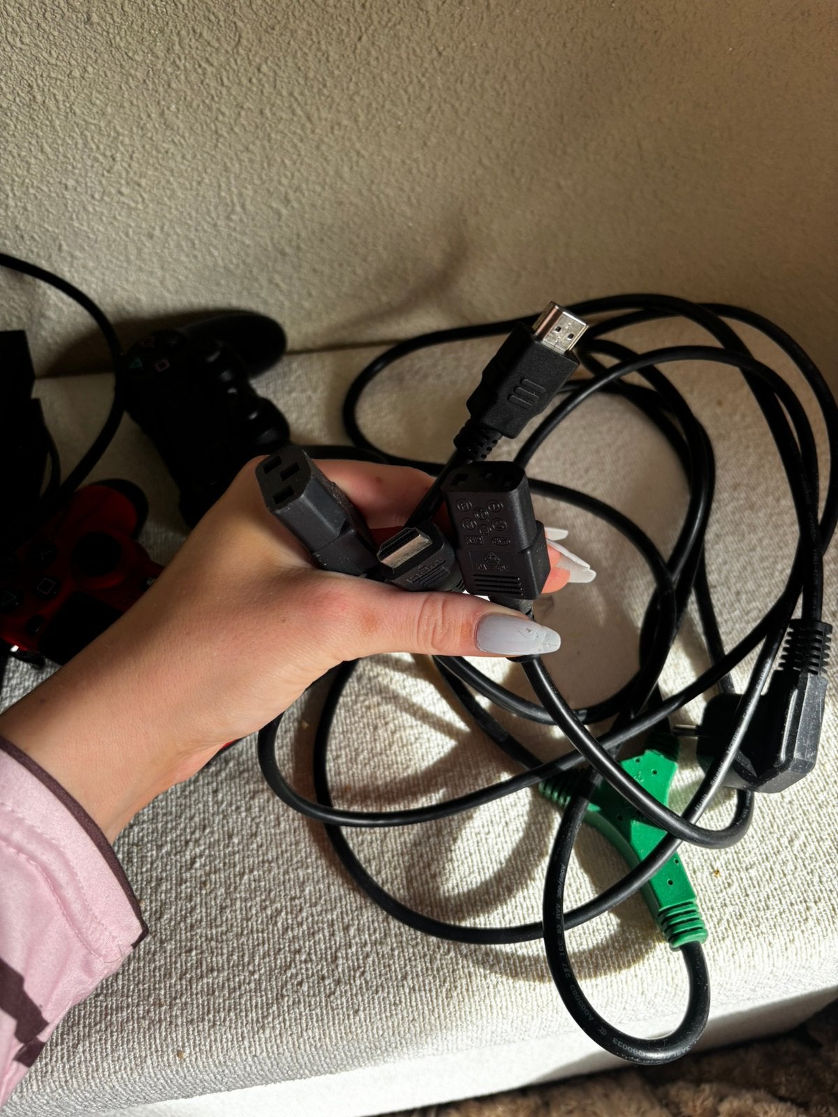 Foto 3 van PlayStation 4 net controllers en kabels