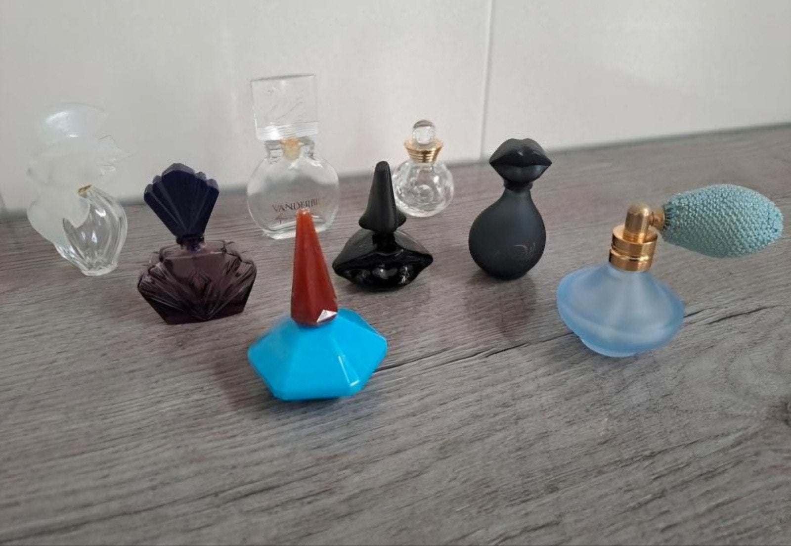 Collectie van 8 miniatuur parfumflesjes, Ophalen of Verzenden, Gebruikt