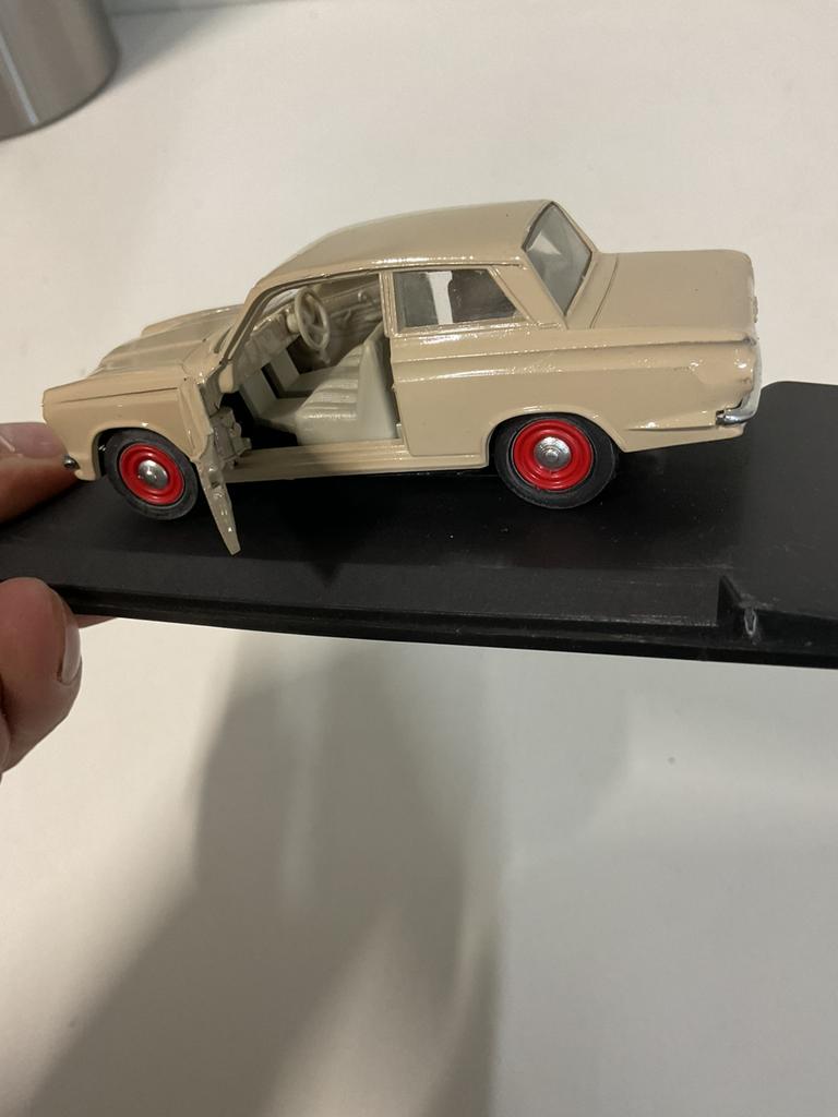 Ford Cortina in showcase compleet met doorzichtige deksel, Ophalen, Auto