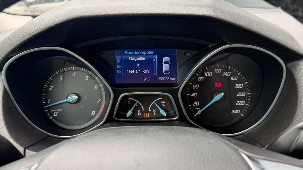 Ford Focus Wagon 1.0 EcoBoost Titanium Airco|Navi|Trekhaak, Auto's, Euro 5, 125 pk, Gebruikt, Leder en Stof