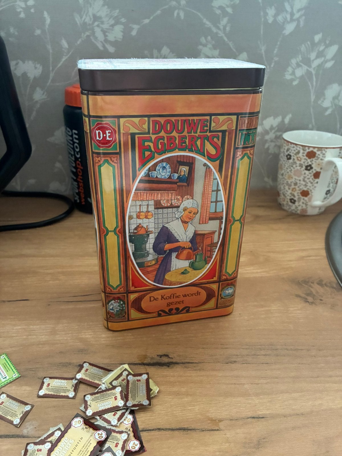 Douwe egberts blik met veel spaarzegels, Ophalen, Zo goed als nieuw, Koffie, Douwe Egberts