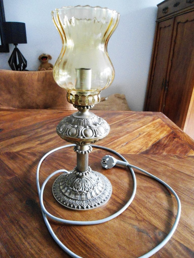 Elektrische messing lamp, olielamp model met glazen kap, Antiek en Kunst, Ophalen