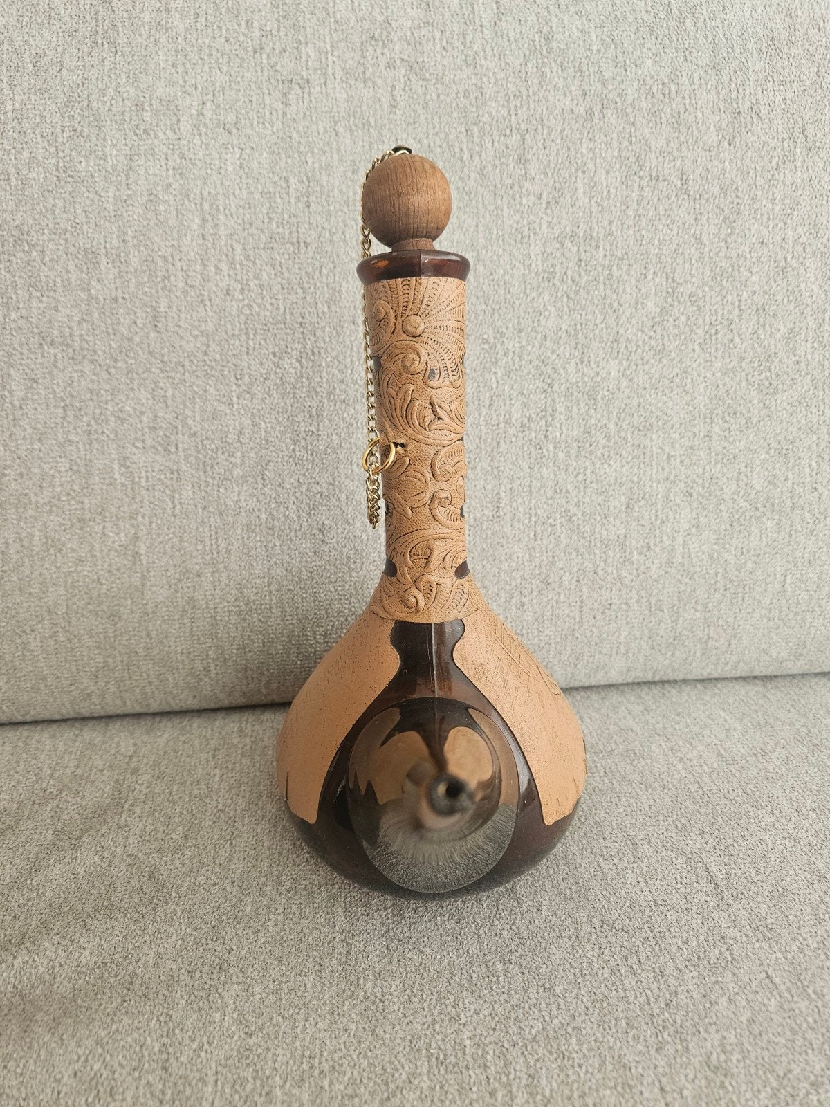 Vintage Spaanse Porseleinen Wijnfles met Reliëfdecoratie, Ophalen of Verzenden