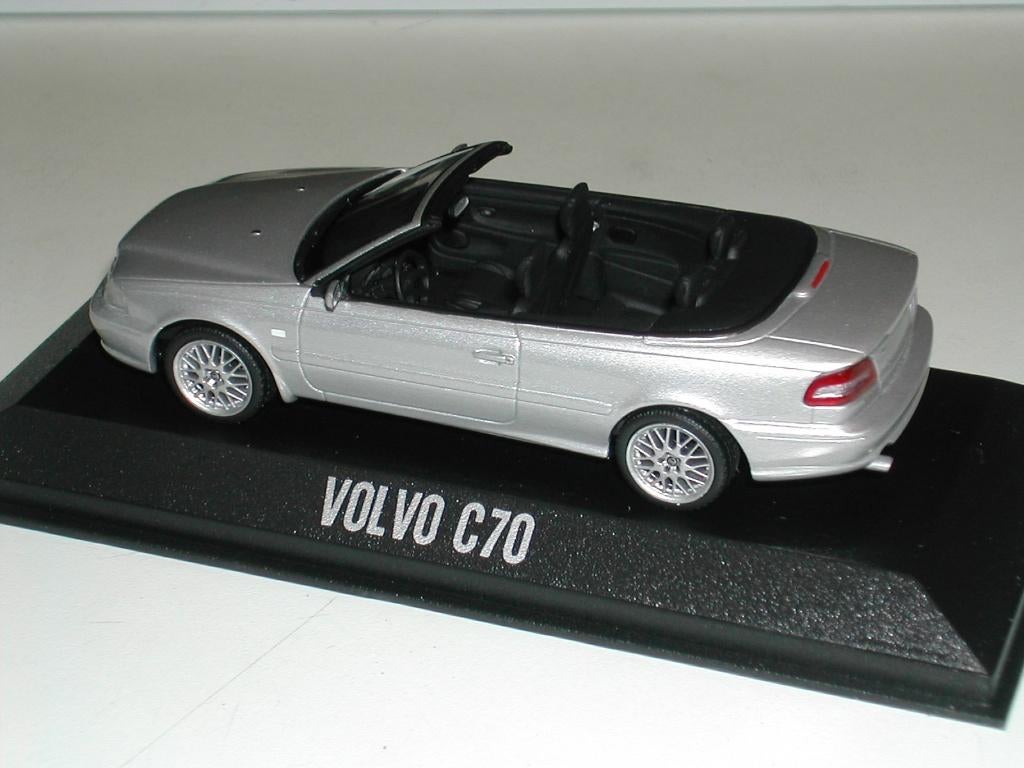 Minichamps . Volvo . C70 cabrio zilvergrijs metallic 1:43 ., Hobby en Vrije tijd, Modelauto's | 1:43, Ophalen of Verzenden, Nieuw