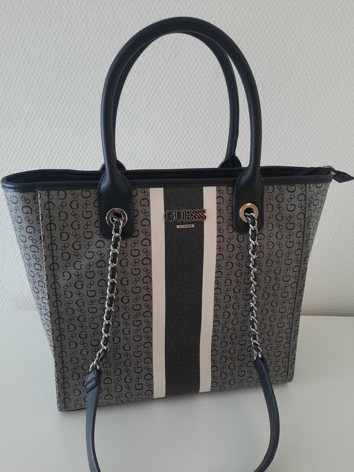 Nieuwe Guess Tas Zwart/Grijs - Stijlvolle Handtas, Sieraden, Tassen en Uiterlijk, Tassen | Damestassen, Ophalen of Verzenden, Nieuw