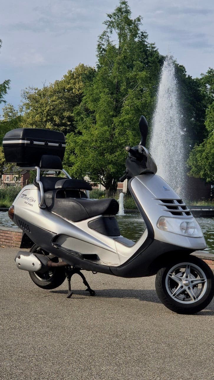 PIAGGIO HEXAGON GTX125, Piaggio, Gebruikt, Maximaal 45 km/u, Benzine