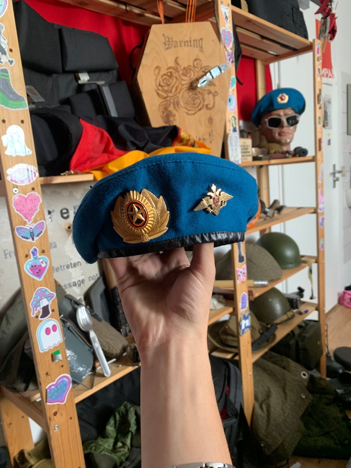 Russische VDV baret (na 2003) met VDV belt buckle, Verzamelen, Militaria | Algemeen, Ophalen of Verzenden, Landmacht, Overige gebieden
