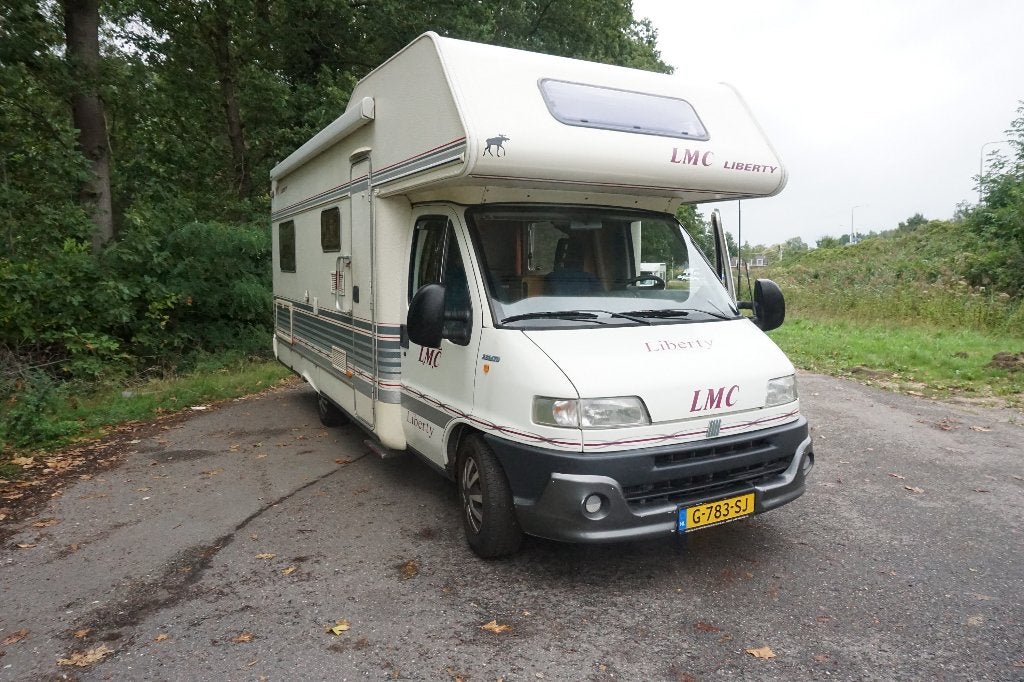 LMC Liberty 2.8 TD | 6 pers. | Vast bed | Goed onderhouden, Raamblindering, Elektrische opstap, Ringverwarming, Fiat