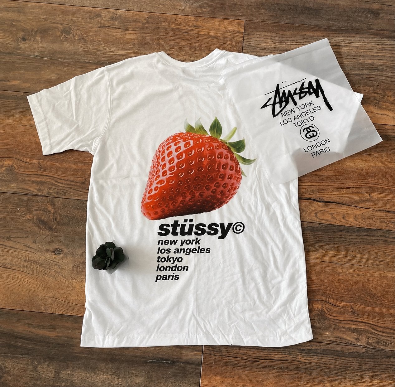 Stussy shirt strawberry Size M, Ophalen of Verzenden, Nieuw, Maat 48/50 (M), Wit