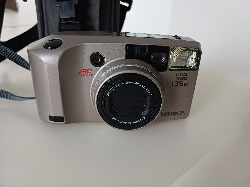 MINOLTA Analoge camera RIVA zoom compact 135 EX, Audio, Tv en Foto, Fotocamera's Analoog, Ophalen of Verzenden, Zo goed als nieuw