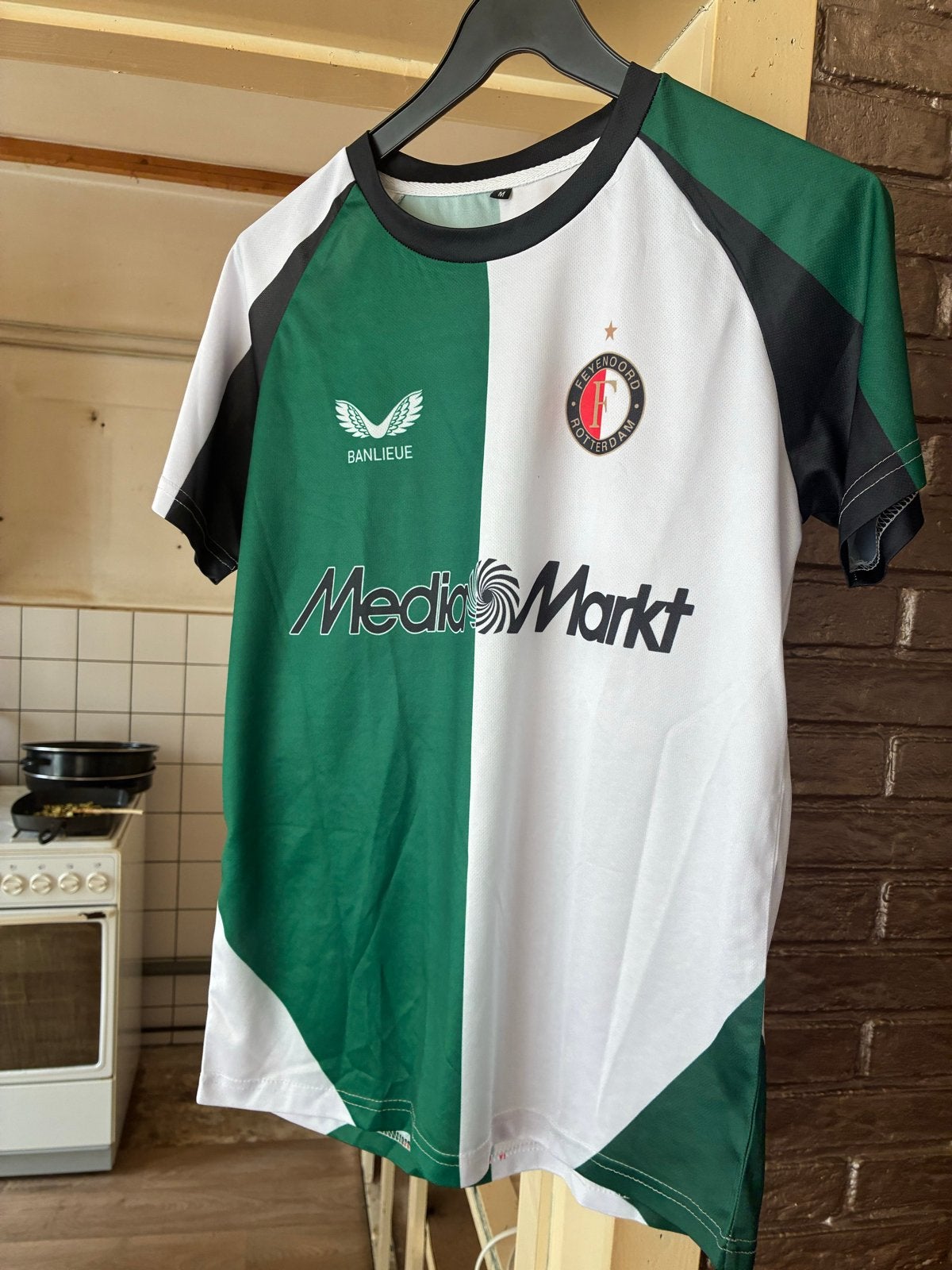Feyenoord shirt maat M - Ruilen voor honden snacks, Ophalen of Verzenden, Zo goed als nieuw, Voetbal, Meerkleurig