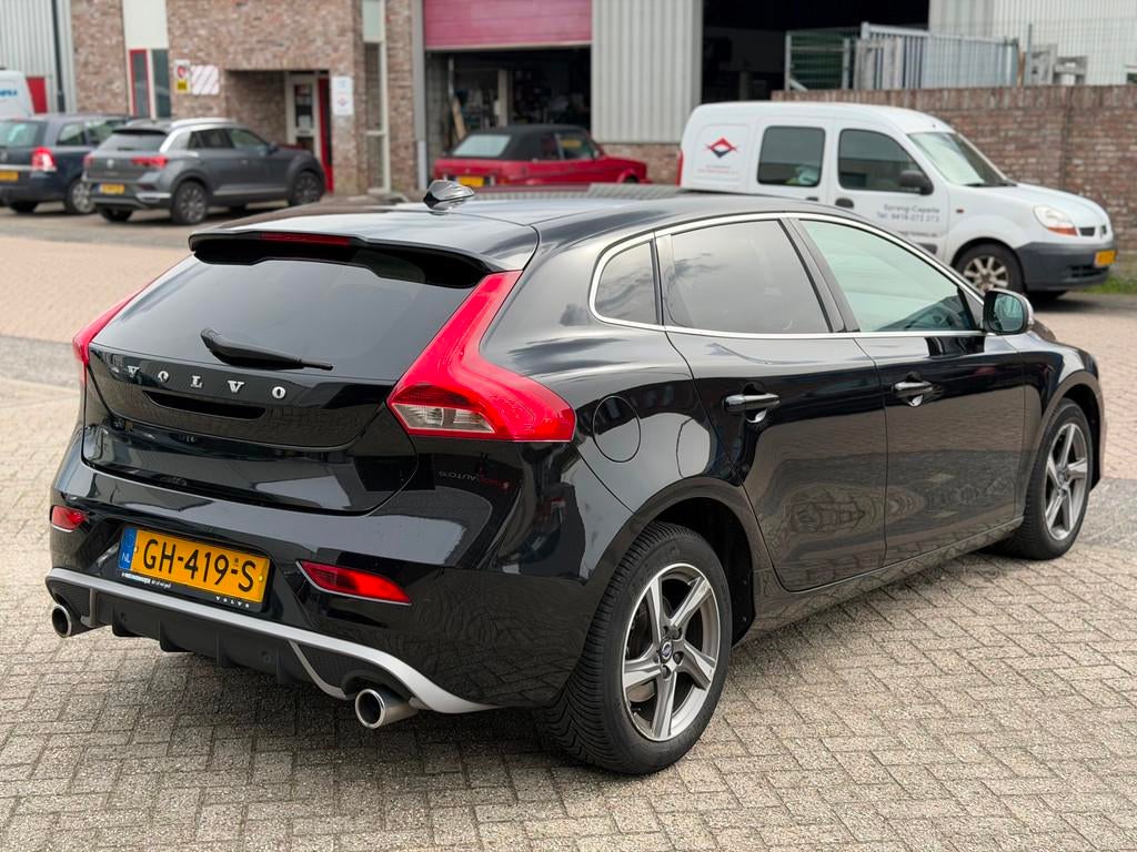 Volvo V40 2.0 D2 R-Design XENON/NAVI/CRUISE/HALF-LEDER/DEALE, Auto's, Volvo, Voorwielaandrijving, Gebruikt, 4 cilinders, 1969 cc