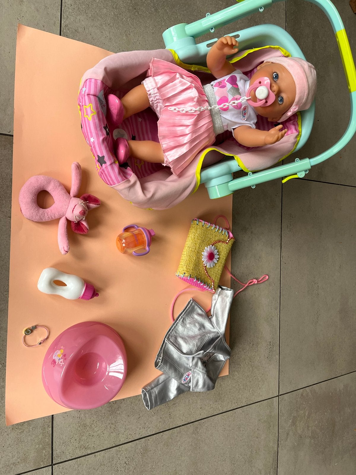 Baby Born met Maxi-Cosi en accessoires, Kinderen en Baby's, Ophalen of Verzenden, Gebruikt, Babypop