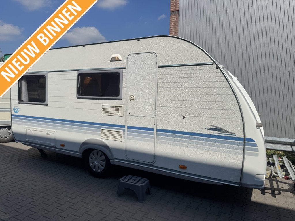 Adria Adora 472 DP / voortent / Bovag 2026, Caravans en Kamperen, Schokbreker, Bedrijf, 750 - 1000 kg, 4 tot 5 meter